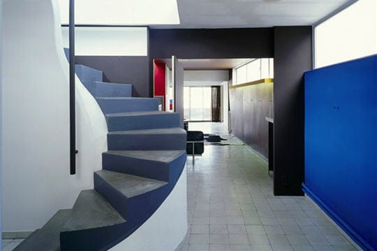 http://deco.journaldesfemmes.com/design/photo/viste-de-l-appartement-atelier-le-corbusier/image/hall-d-entree-316440.jpg