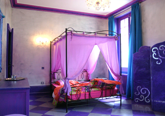 http://deco.journaldesfemmes.com/interieur/maison-de/08/emmanuelle/images/540-380/6chambre1.jpg