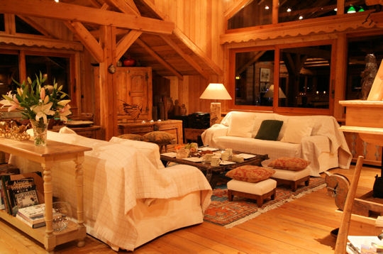 Un salon d'architecte un chalet de bois sous la neige sur ... Décor Chalet Literie
